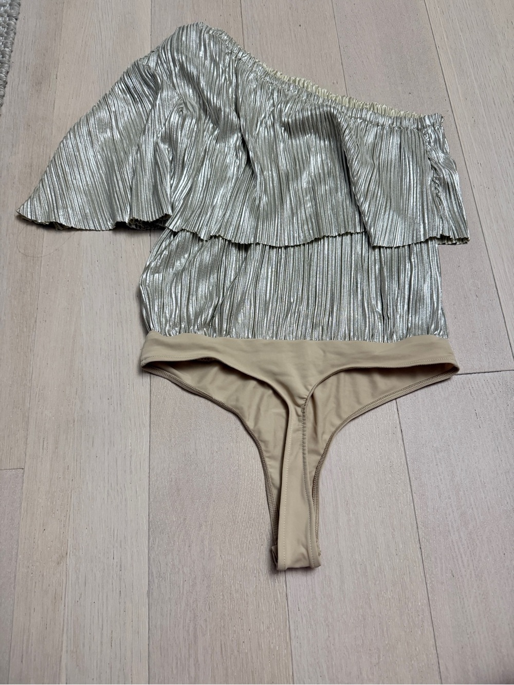 Express x Rachel Zoe: One-Shoulder Metallic Gold Bodysuit - Picture 3 of 4